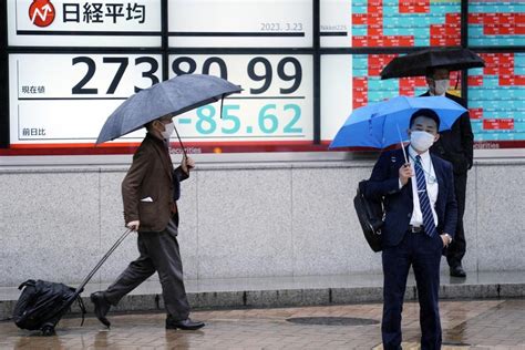 Asian shares fall on banking turmoil, recession worries